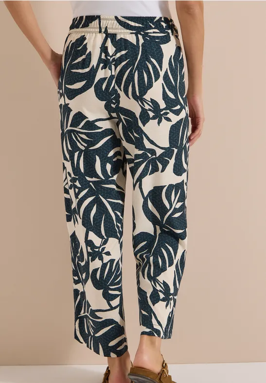 Luftige Hose mit Blättermuster