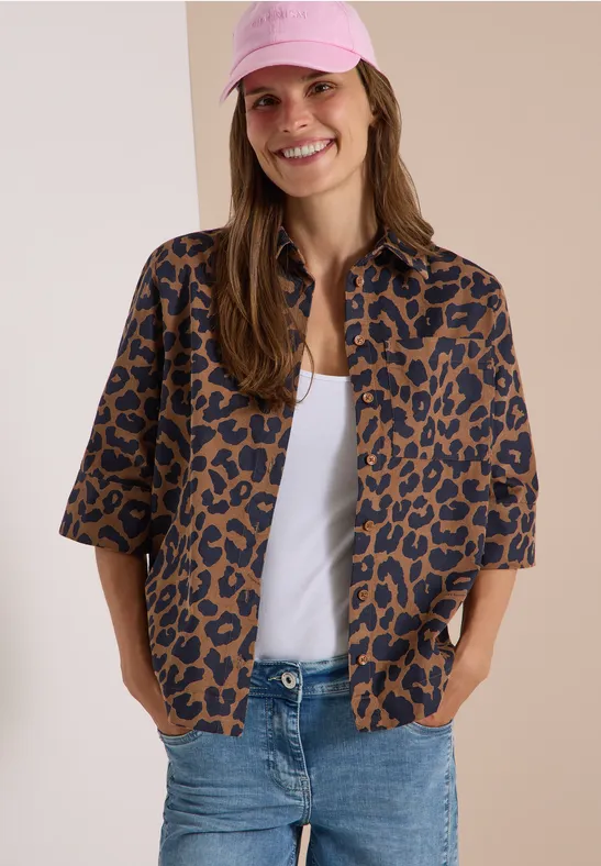 Kurzärmelige Cordbluse mit Leopardenmuster