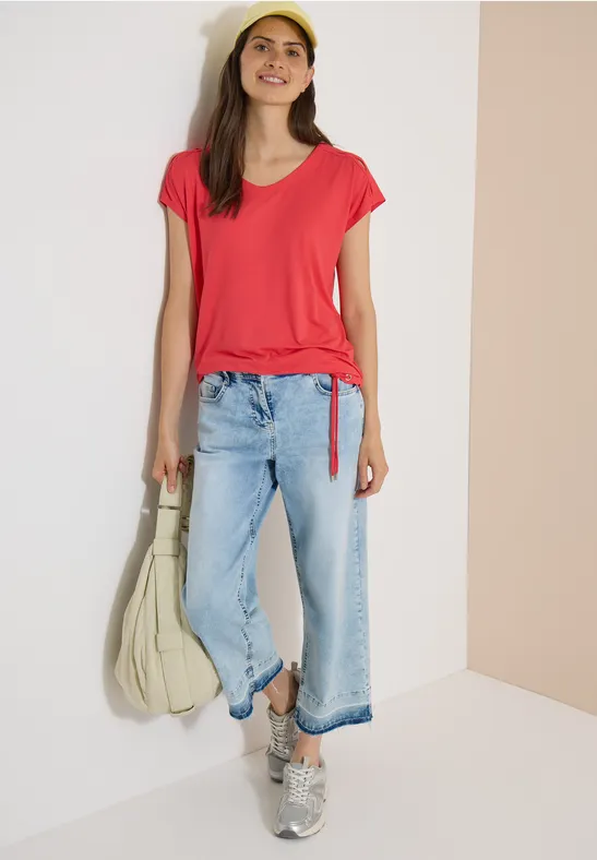 V-Ausschnitt Shirt mit Cut-Out-Details