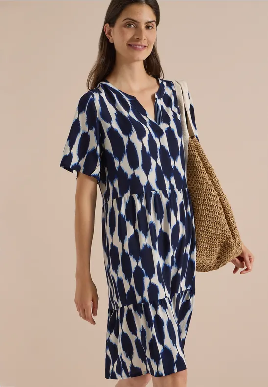 Gestuftes Sommerkleid mit Ikat-Muster