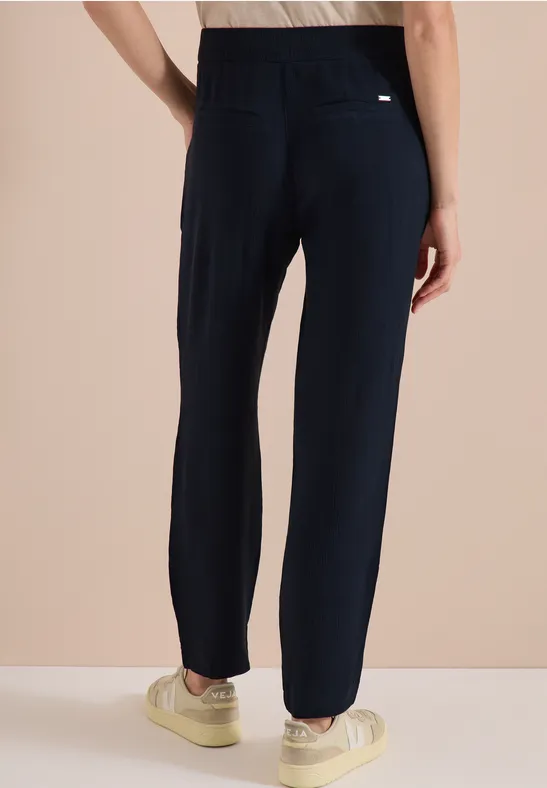 Leichte strukturierte Tapered-Hose