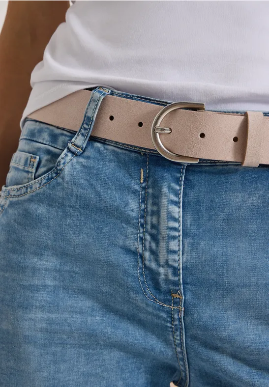 Klassischer Ledergürtel mit abgerundeter Schnalle