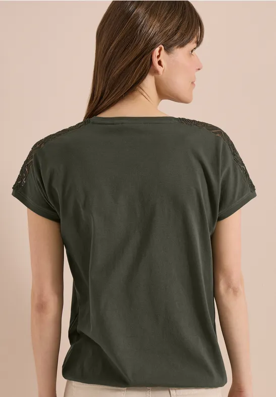 T-Shirt mit Spitze und überschnittenen Schultern