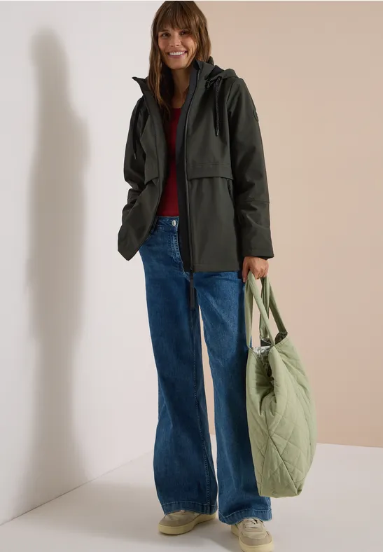 Funktionale Softshelljacke mit Kapuze