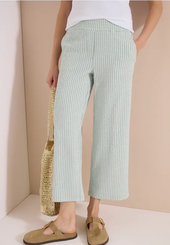 Gestreifte Seersucker-Hose mit weitem Bein