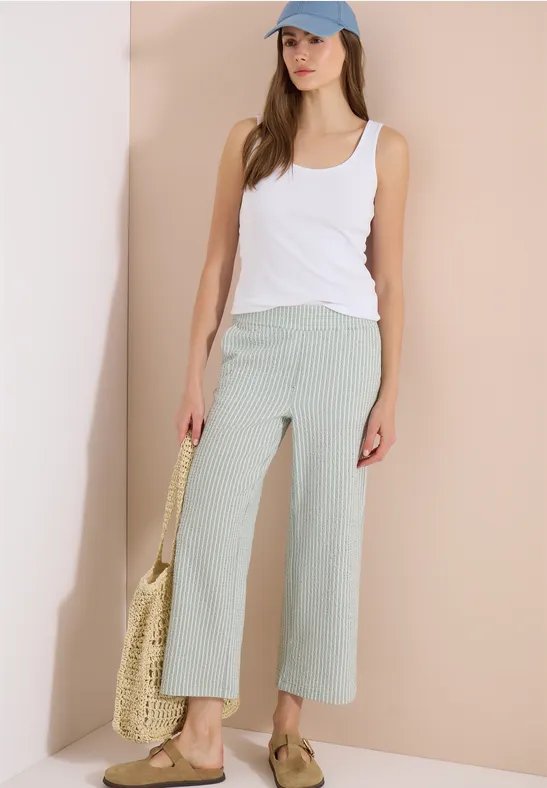 Gestreifte Seersucker-Hose mit weitem Bein