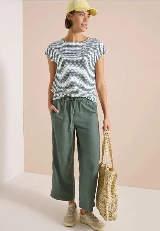 Gestreiftes Shirt mit U-Boot-Ausschnitt