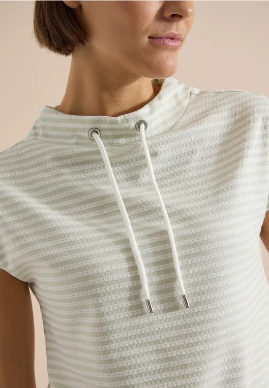 Gestreiftes Strukturshirt mit Funnel Neck