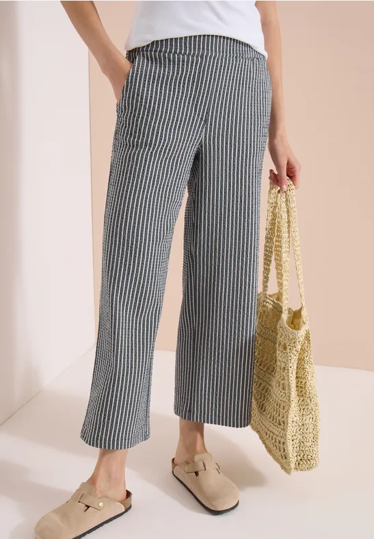 Gestreifte Seersucker-Hose mit weitem Bein