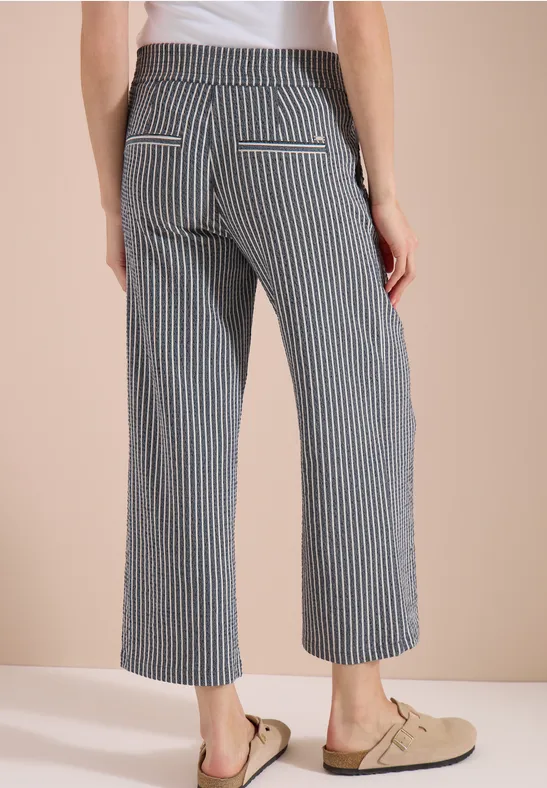 Gestreifte Seersucker-Hose mit weitem Bein