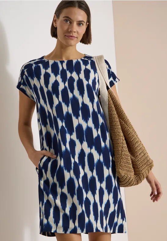 Viskosekleid mit grafischem Print