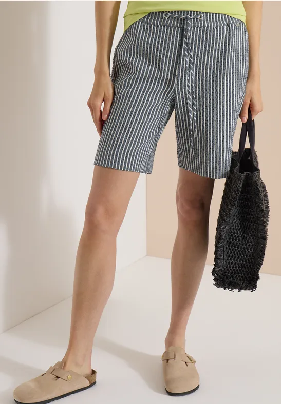 Gestreifte Seersucker-Shorts mit weitem Bein