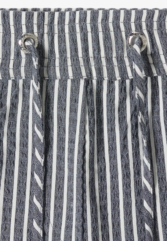 Gestreifte Seersucker-Shorts mit weitem Bein
