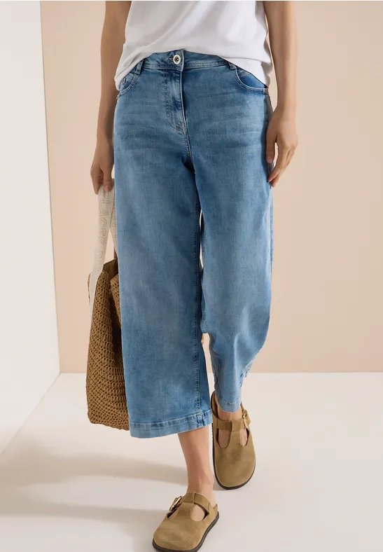 Weit geschnittene verkürzte Streifen-Jeans