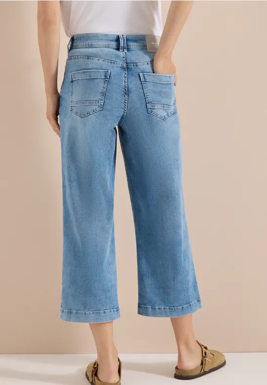 Weit geschnittene verkürzte Streifen-Jeans