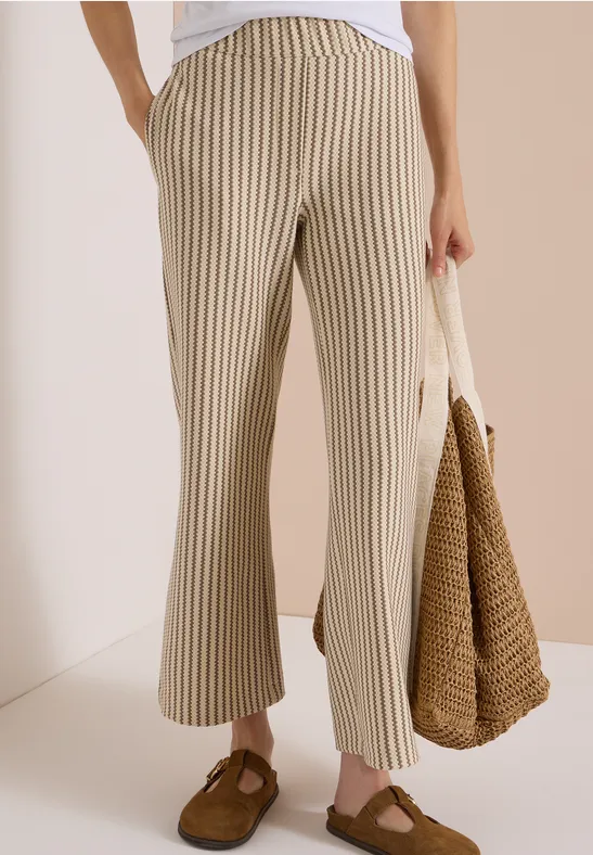 Gestreifte Hose mit weitem Bein