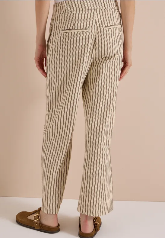 Gestreifte Hose mit weitem Bein