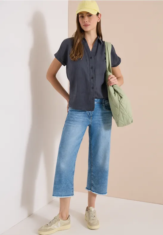 Hellblaue Culotte mit weitem Bein