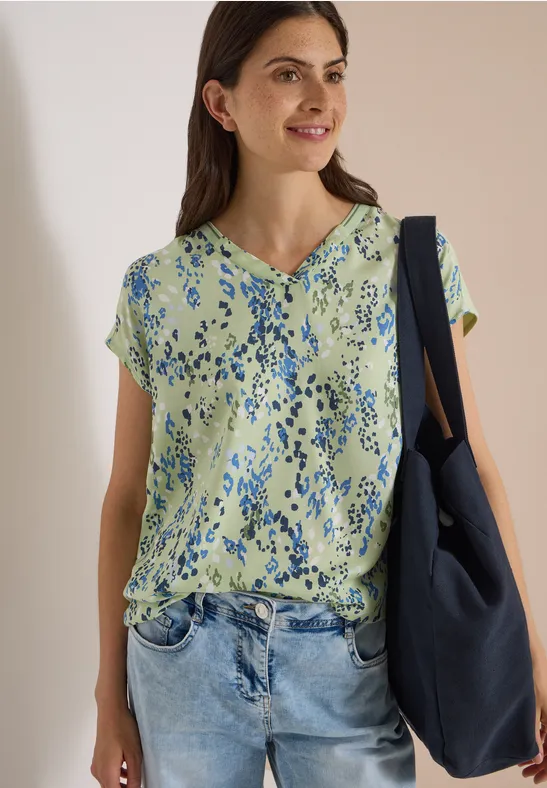 Grafisch bedrucktes Blusenshirt mit Strukturmix