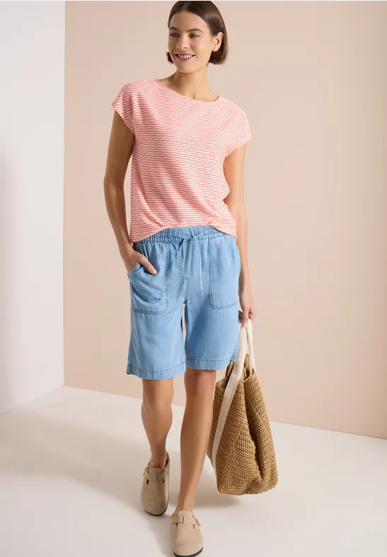 Gestreiftes T-Shirt mit U-Boot-Ausschnitt