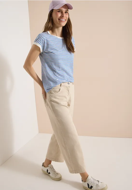 Gestreiftes T-Shirt mit U-Boot-Ausschnitt