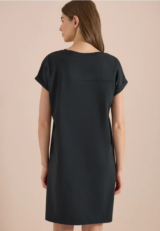 Minimalistisches T-Shirt-Kleid aus Jersey