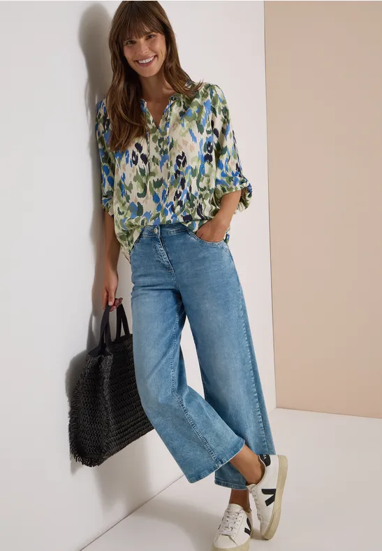 Bluse mit abstraktem Muster und Schlitz-Ausschnitt