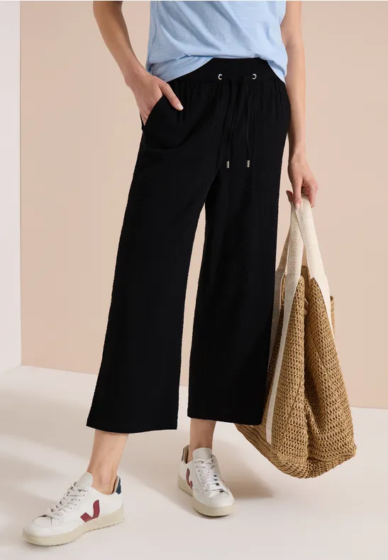 Gekürzte Seersucker-Hose mit weitem Bein