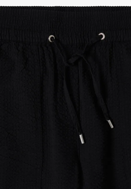 Gekürzte Seersucker-Hose mit weitem Bein