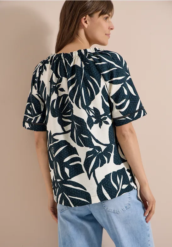 Kurzarm-Carmenbluse mit Blätterprint