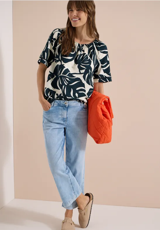 Kurzarm-Carmenbluse mit Blätterprint