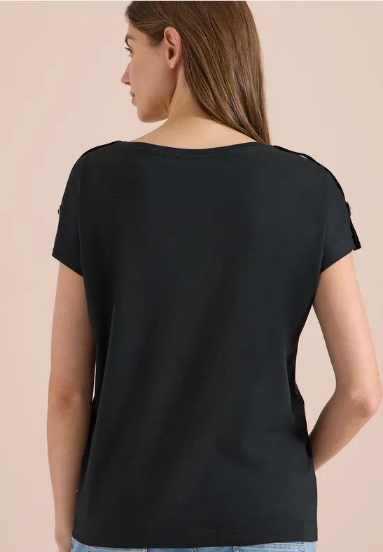 Kurzarmshirt mit dekorativem Schnallendetail