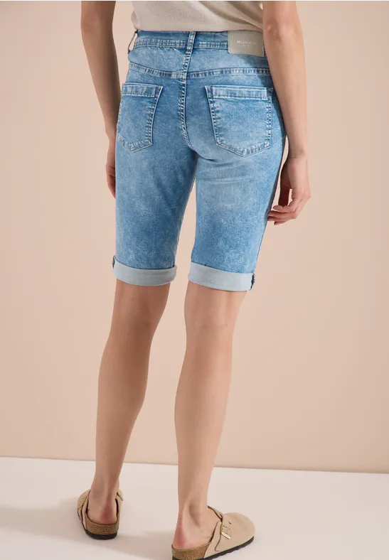 Schmale High-Waist Denim Shorts