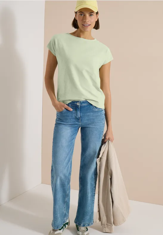 Strukturiertes T-Shirt mit U-Boot-Ausschnitt