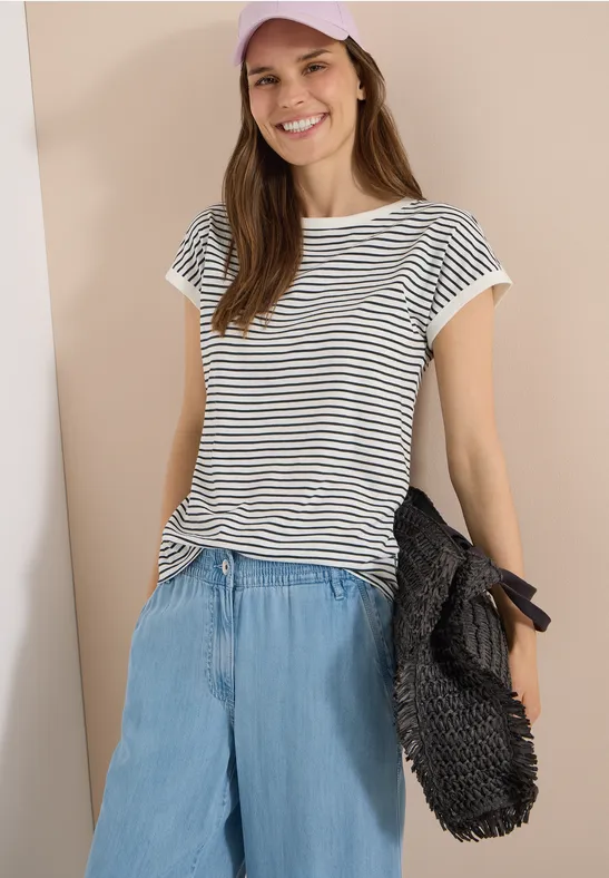 Gestreiftes T-Shirt mit U-Boot-Ausschnitt