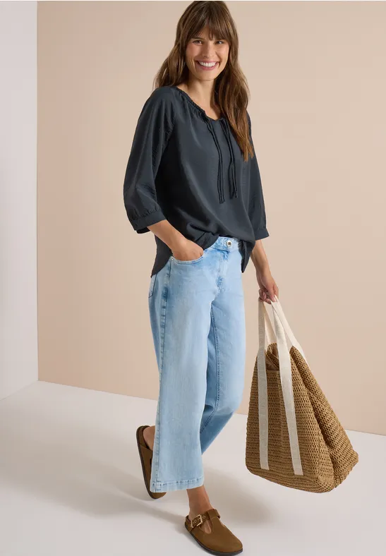 Fließende Carmen-Bluse mit Bändern