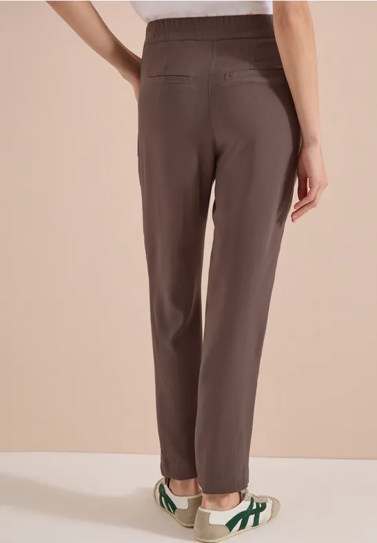 Strukturierte Hose mit lockerem Schnitt