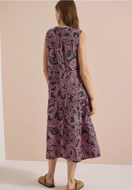 Gestuftes ärmelloses Midikleid mit Print