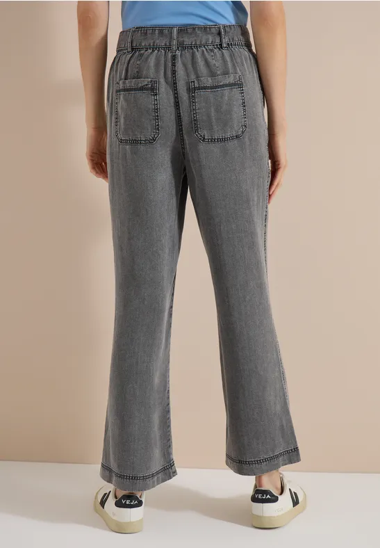 Wide Leg Hose mit Bindegürtel