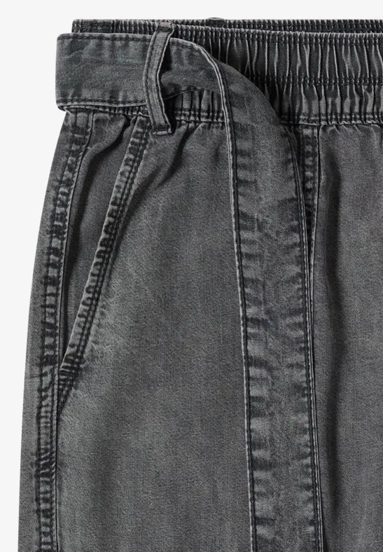 Wide Leg Hose mit Bindegürtel