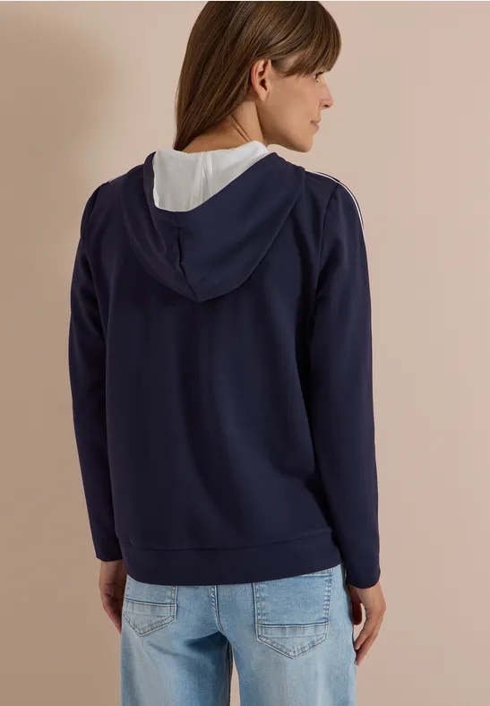 Sportliche Kapuzenjacke mit Kontrastpaspeln