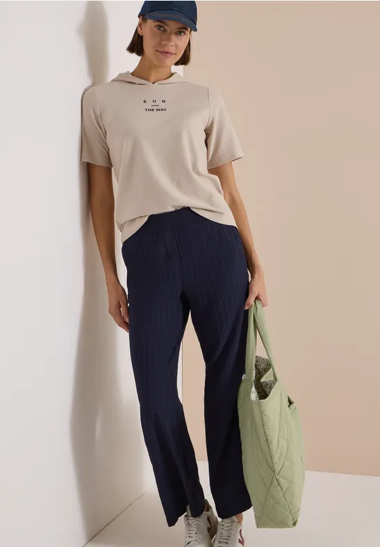 Strukturierte Hose mit weitem Bein