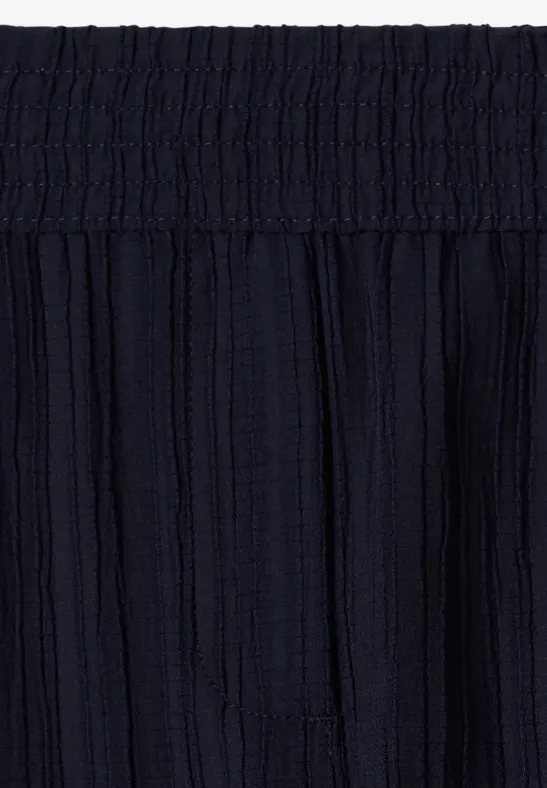 Strukturierte Hose mit weitem Bein
