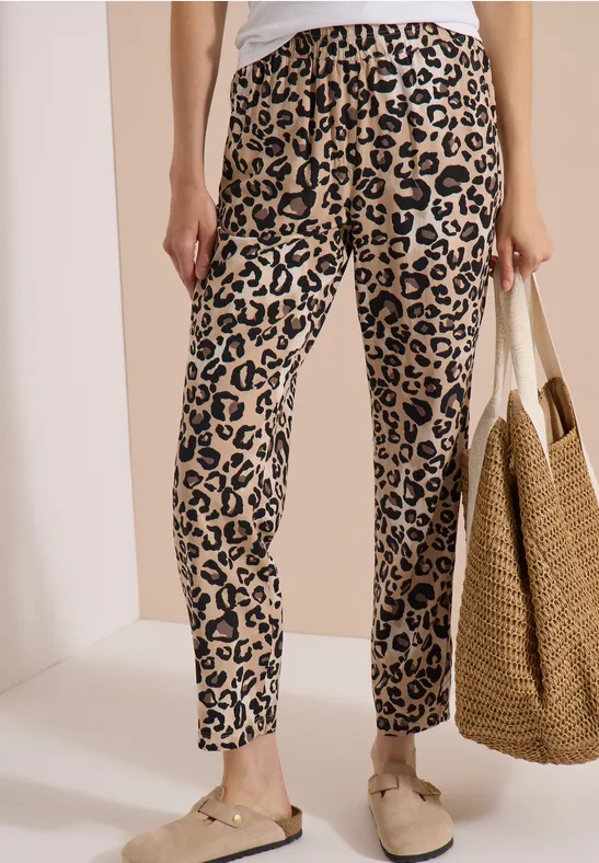 Locker geschnittene Hose mit Leopardenmuster
