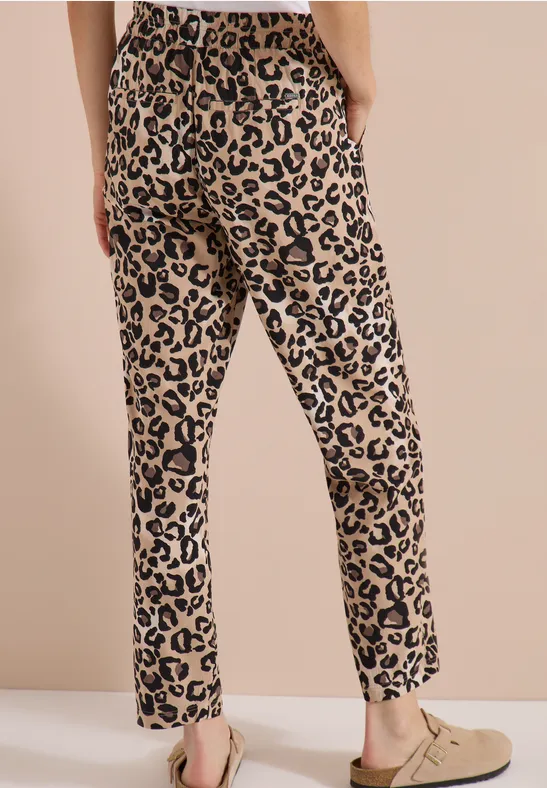 Locker geschnittene Hose mit Leopardenmuster