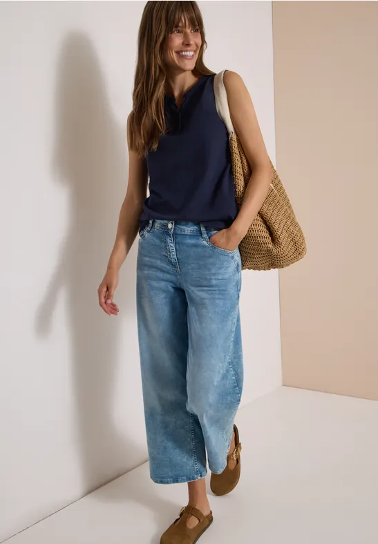 Strukturiertes ärmelloses Top mit Split-Neck