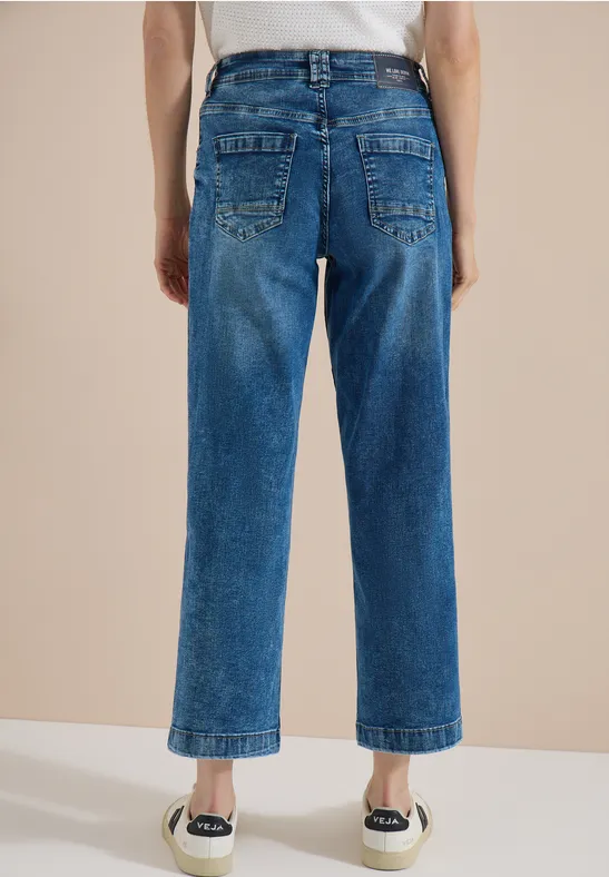 Weit geschnittene Jeans mit hoher Taille