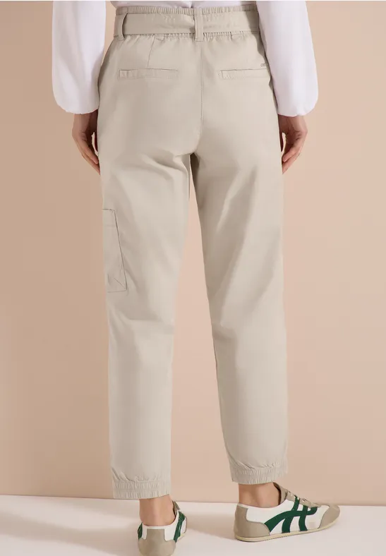 Slim Leg Hose mit Gürtel im Utility-Look