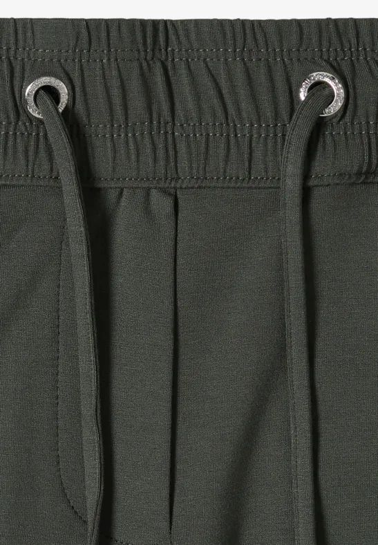 Loose Fit Shorts mit weitem Bein
