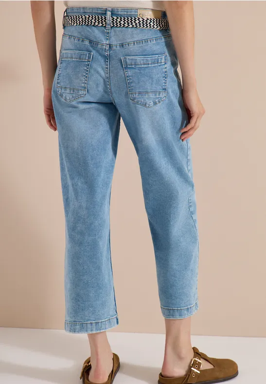 Weite 7/8 Jeans mit Gürtel